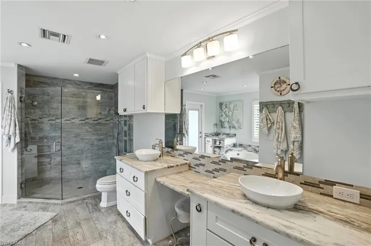 primary bathroom, second floor