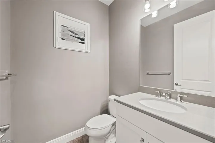 1/2 bath / pool bath