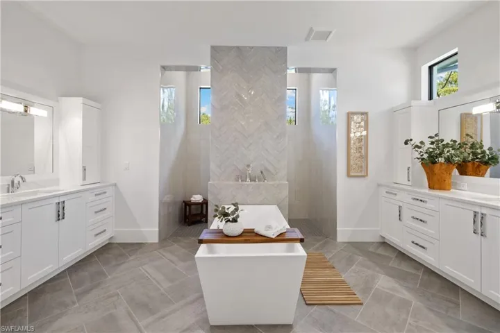 4221  7th NW AVE, Naples, FL 34119