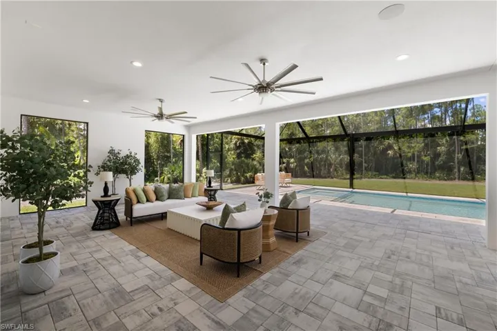 4221  7th NW AVE, Naples, FL 34119