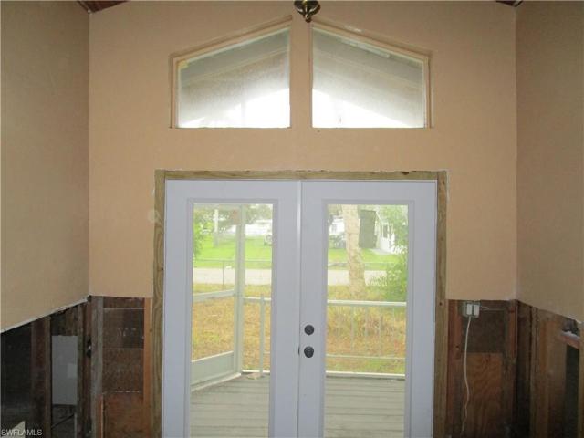 Vaulted Front Entry