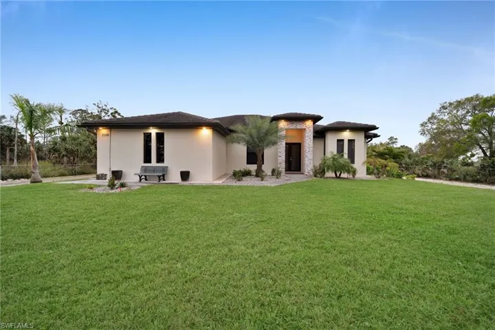 Prairie-style home with a front yard