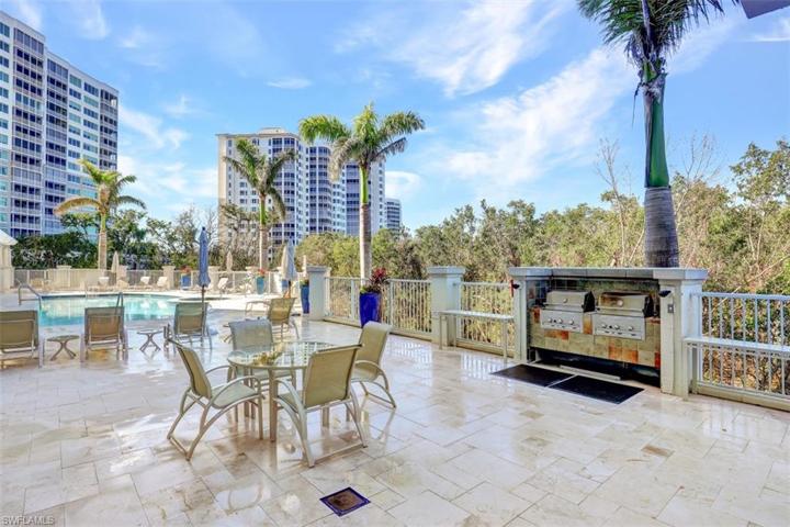Grande Geneva's Pool Area Grills