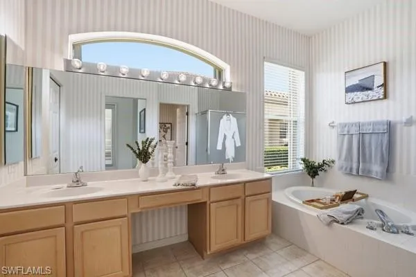 En Suite Bath with Dual Sinks and Garden Tub/Separate Shower