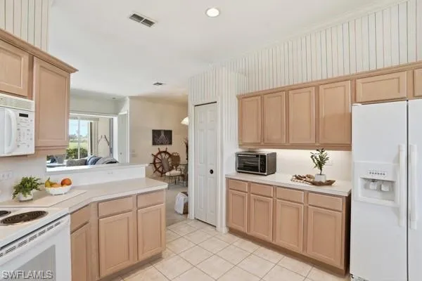 Kitchen with Breakfast Bar