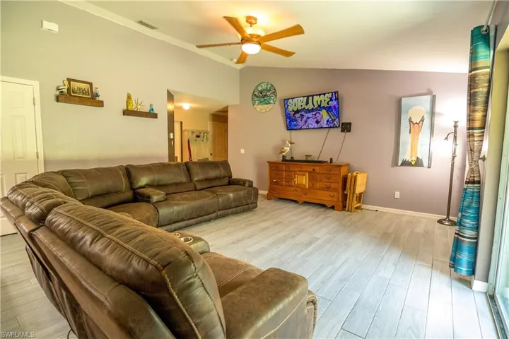 1812 Sw 32nd St, Cape Coral Fl 33914