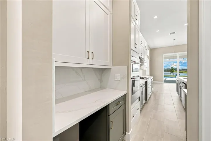 8718 Driftwood Dr, Naples, Florida 34114