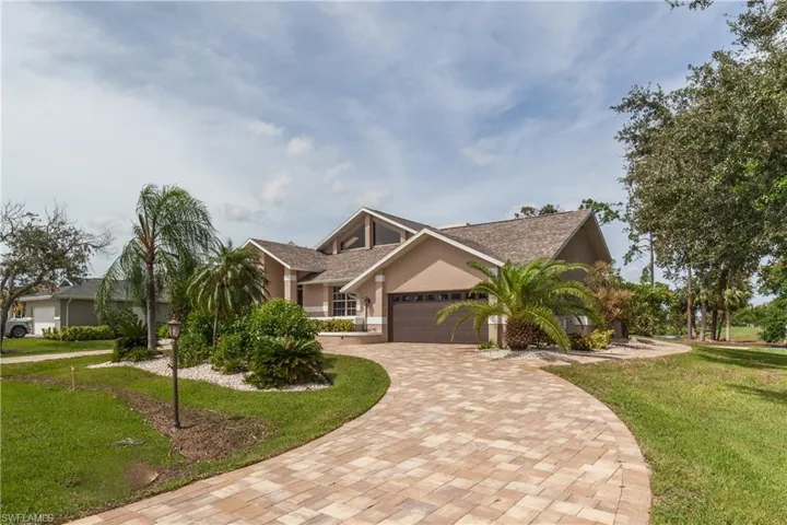 View of front of home featuring a front yard