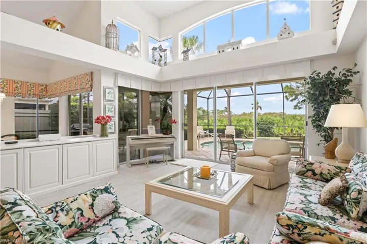 Sliding doors open to the screened in lanai -indoor/outdoor living at its finest!
