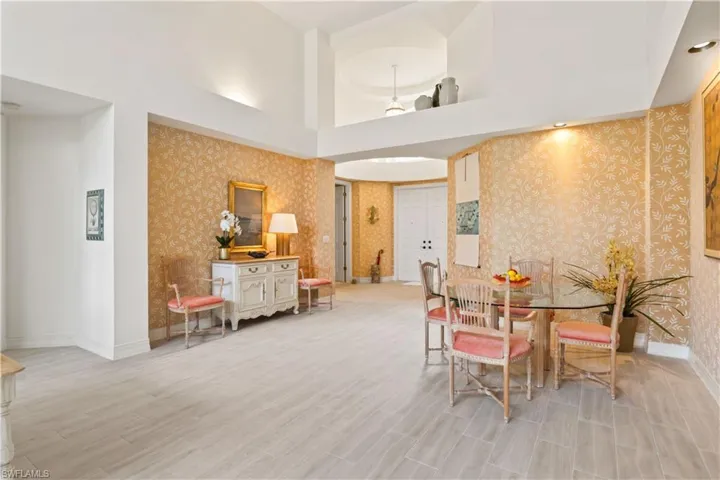 Gather the family together for special meals in this spacious dining area!