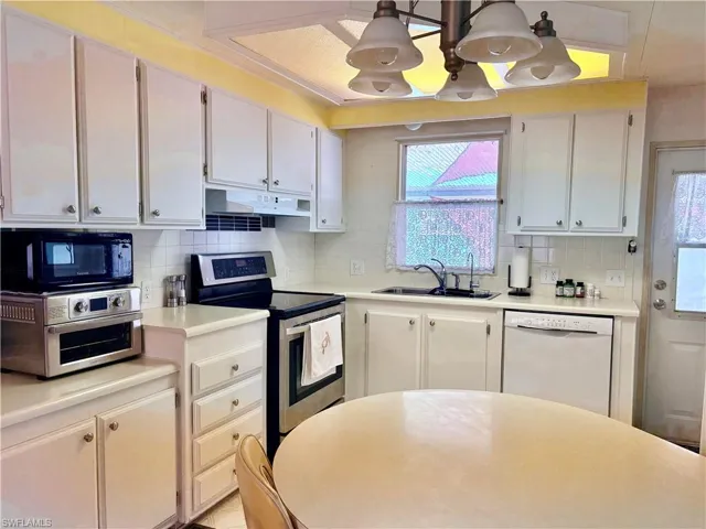 2787  Breezewood  DR, North Fort Myers, FL 33917