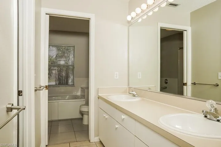 7703 33rd Ln E, Sarasota, Florida 34243