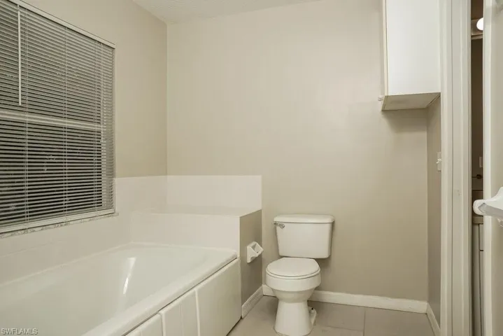 7703 33rd Ln E, Sarasota, Florida 34243