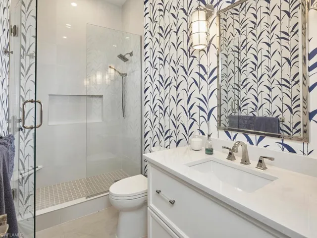 692  10th S AVE, Naples, FL 34102