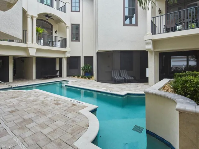 692  10th S AVE, Naples, FL 34102