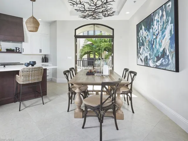 692  10th S AVE, Naples, FL 34102