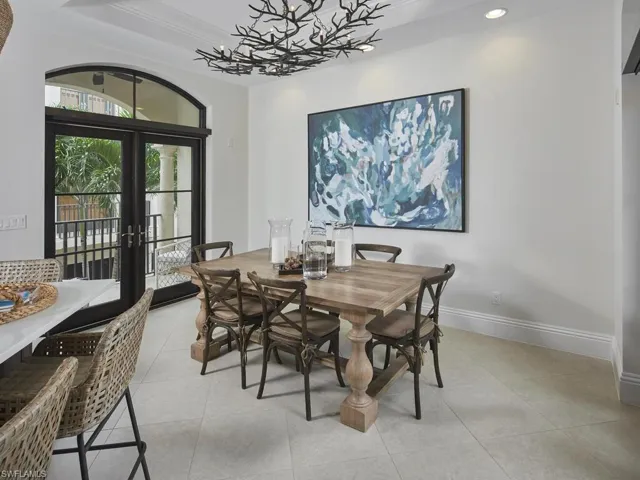 692  10th S AVE, Naples, FL 34102
