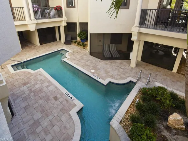 692  10th S AVE, Naples, FL 34102