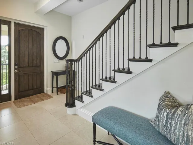 692  10th S AVE, Naples, FL 34102