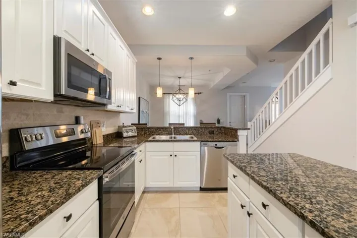 9105  Yuba  LN, Naples, FL 34113