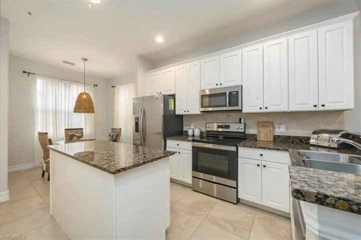 9105  Yuba  LN, Naples, FL 34113