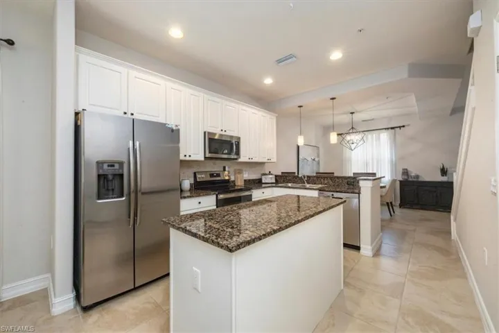 9105  Yuba  LN, Naples, FL 34113