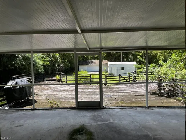 Entryway featuring concrete flooring