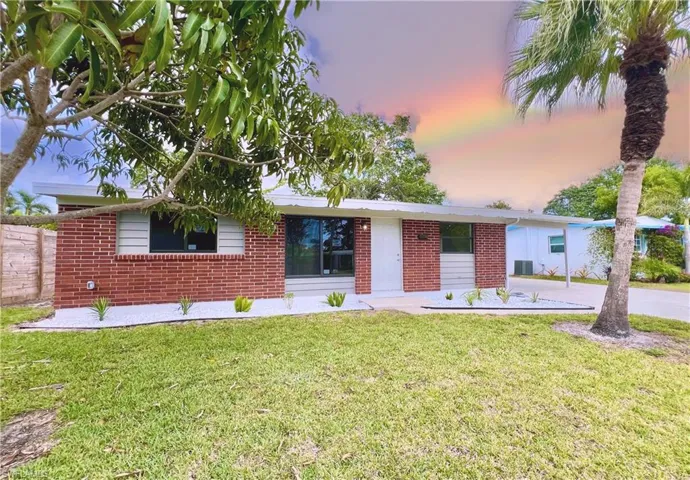 2123  Harbor  LN, Naples, FL 34104