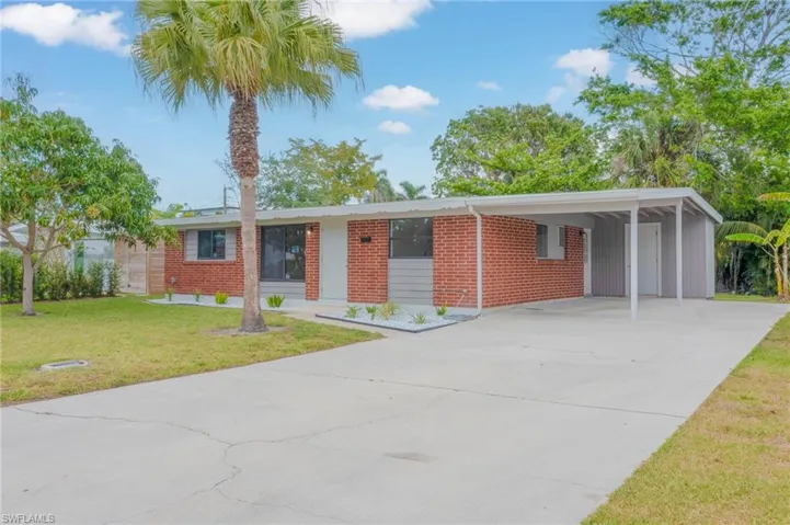 2123  Harbor  LN, Naples, FL 34104