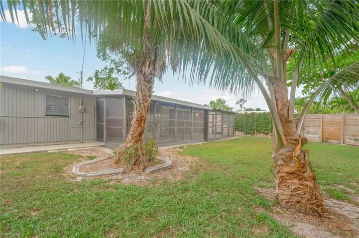 2123  Harbor  LN, Naples, FL 34104