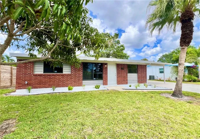 2123  Harbor  LN, Naples, FL 34104