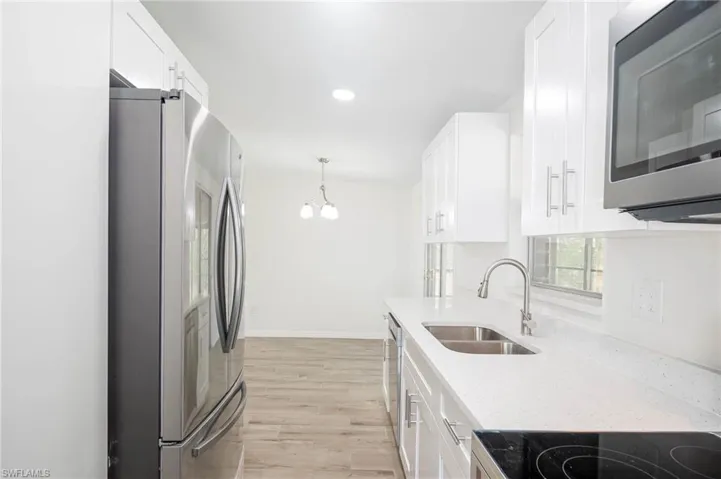 2123  Harbor  LN, Naples, FL 34104