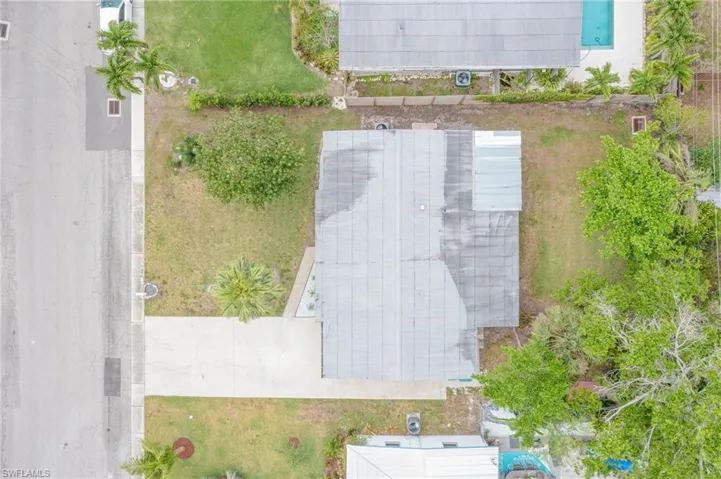 2123  Harbor  LN, Naples, FL 34104