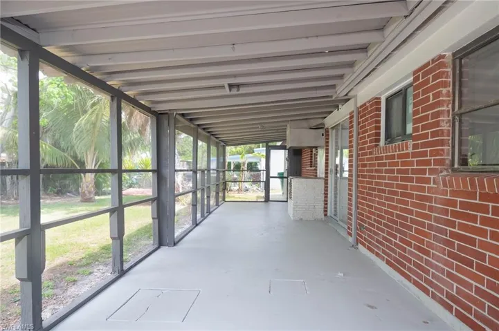 2123  Harbor  LN, Naples, FL 34104
