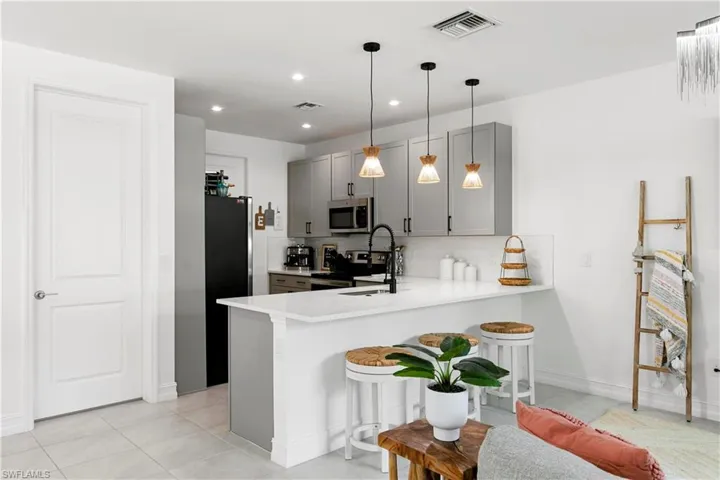 7578  Rockefeller  DR, Naples, FL 34119