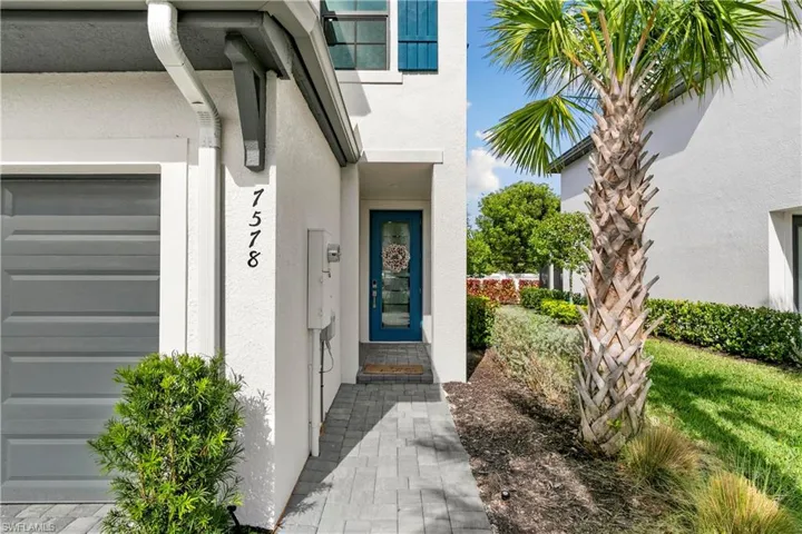 7578  Rockefeller  DR, Naples, FL 34119