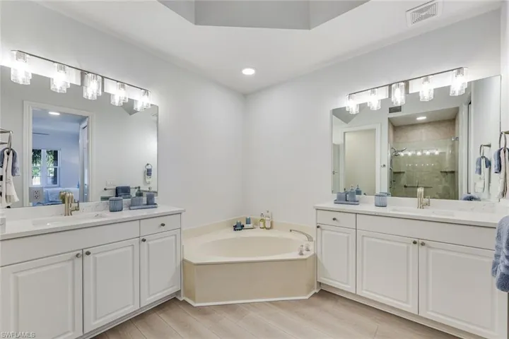 805 Bentwater Cir 104, Naples, Florida 34108