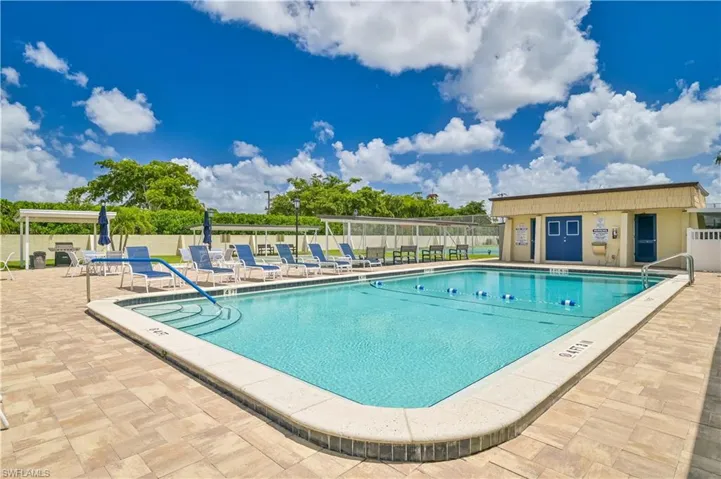 Beautiful Paver Pool area, Plenty of room to soak up the Florida Sunshine!!