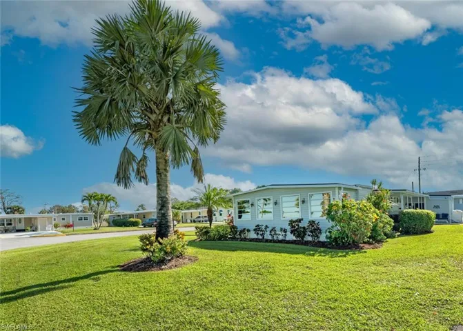 523  Charlemagne  BLVD, Naples, FL 34112