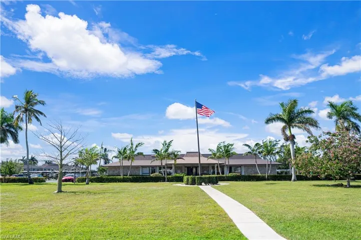 523  Charlemagne  BLVD, Naples, FL 34112