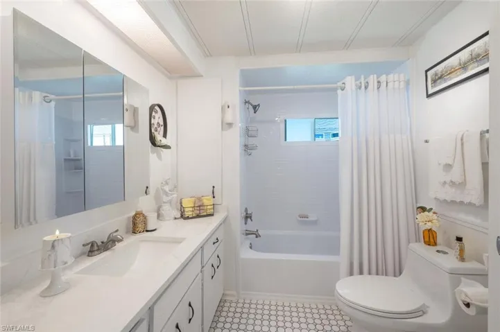 523  Charlemagne  BLVD, Naples, FL 34112
