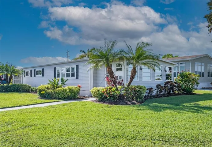 523  Charlemagne  BLVD, Naples, FL 34112
