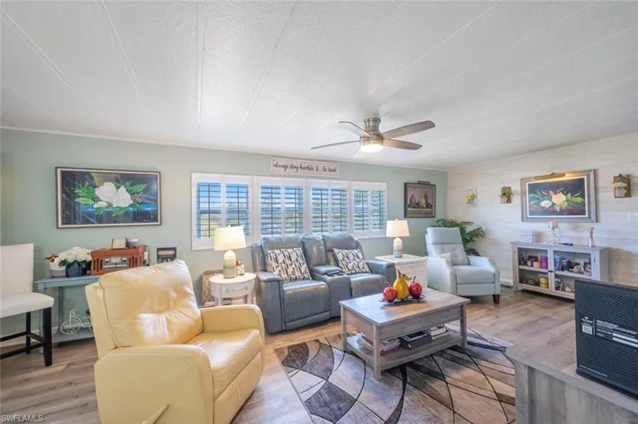 523  Charlemagne  BLVD, Naples, FL 34112