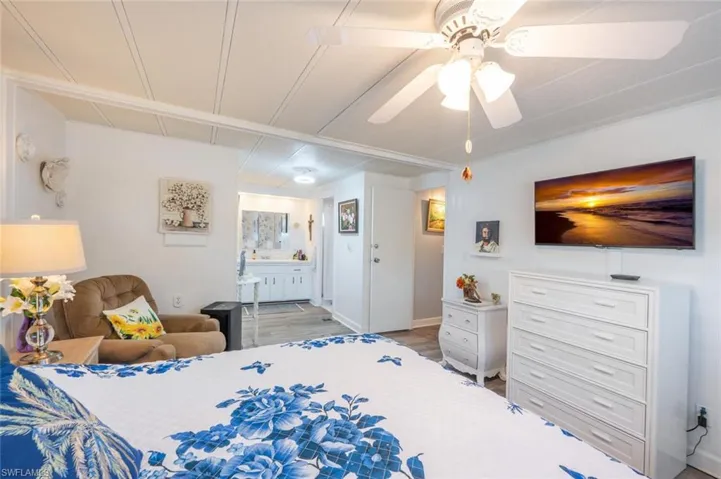523  Charlemagne  BLVD, Naples, FL 34112