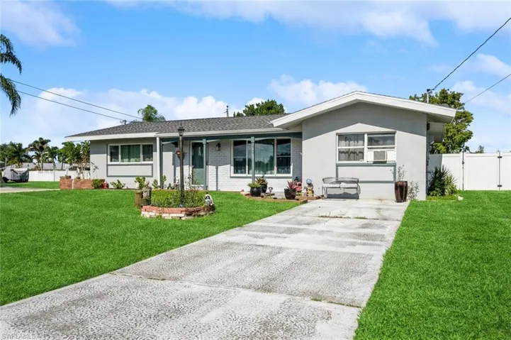 Ranch-style house with a front lawn