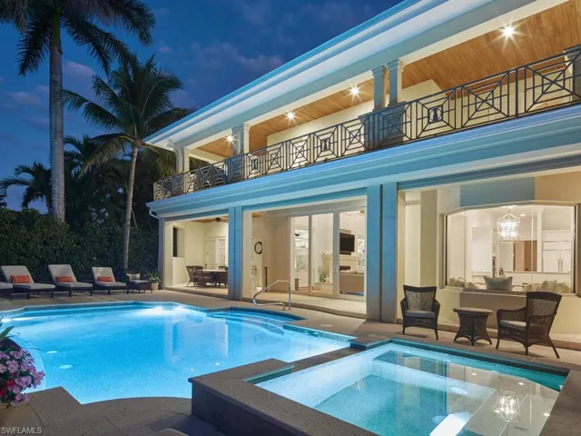 377 Pirates Bight, Naples, Florida 34103