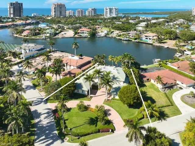 377 Pirates Bight, Naples, Florida 34103