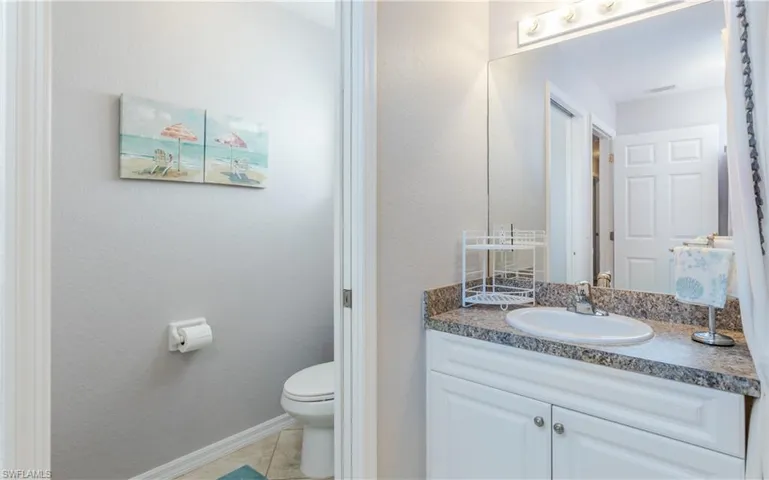 2nd Bathroom and pool bath