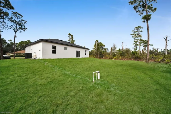 View of grassy yard