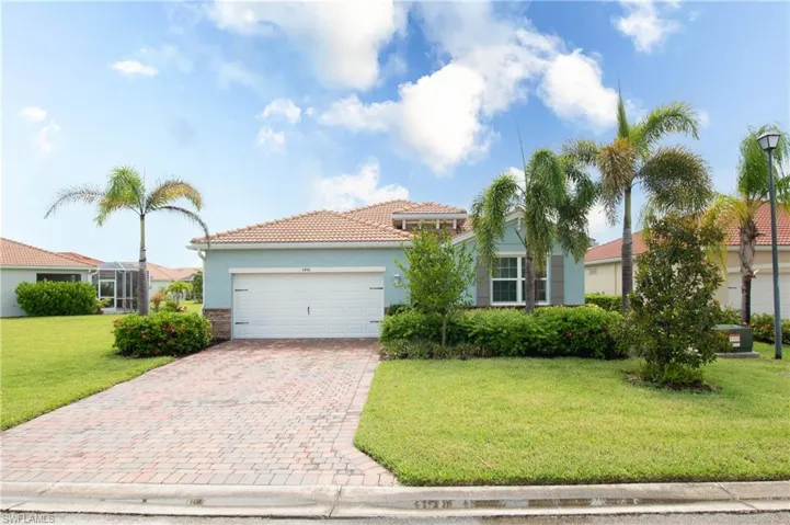 View of front facade with a garage and a front yard